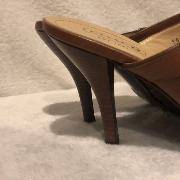 Coach Size 10 Brown Heels With Box Barely Worn - Picture 5 of 8